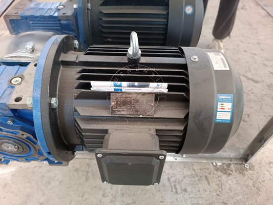 Διαχωριστής στερεών υγρών 450 kg σχεδιασμένος για ζωική κοπριά και άλλα λεπτότερα υλικά